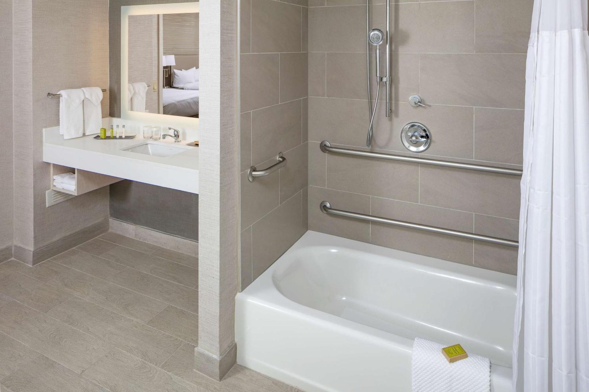 Hotel Doubletree By Hilton Boston Logan Airport Chelsea Zewnętrze zdjęcie